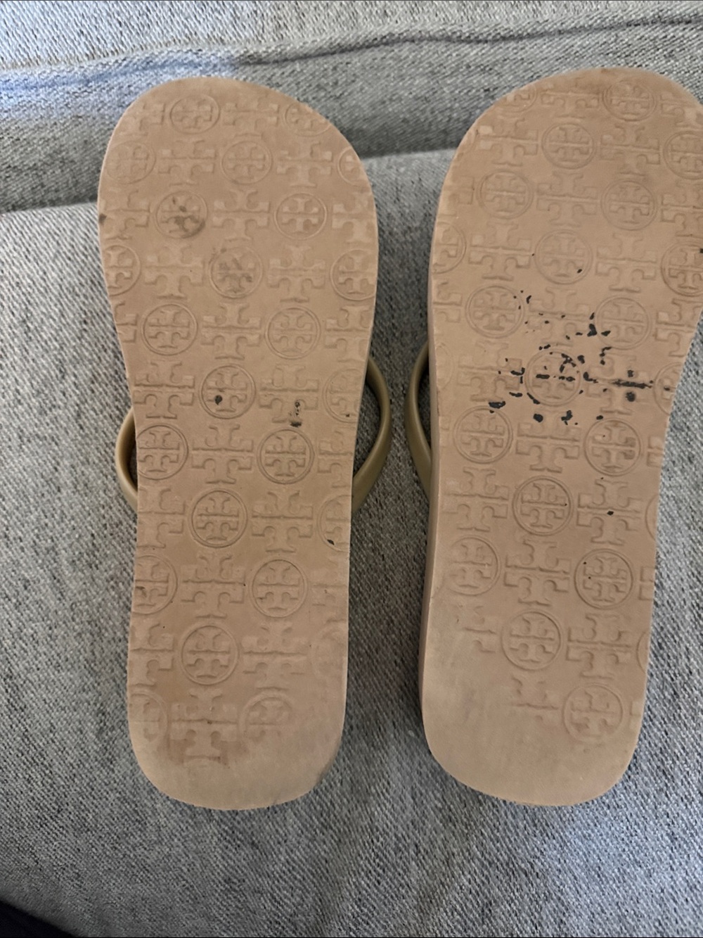 Tory Burch Beige Brown Logo Flip Flops - Picture 2 of 3